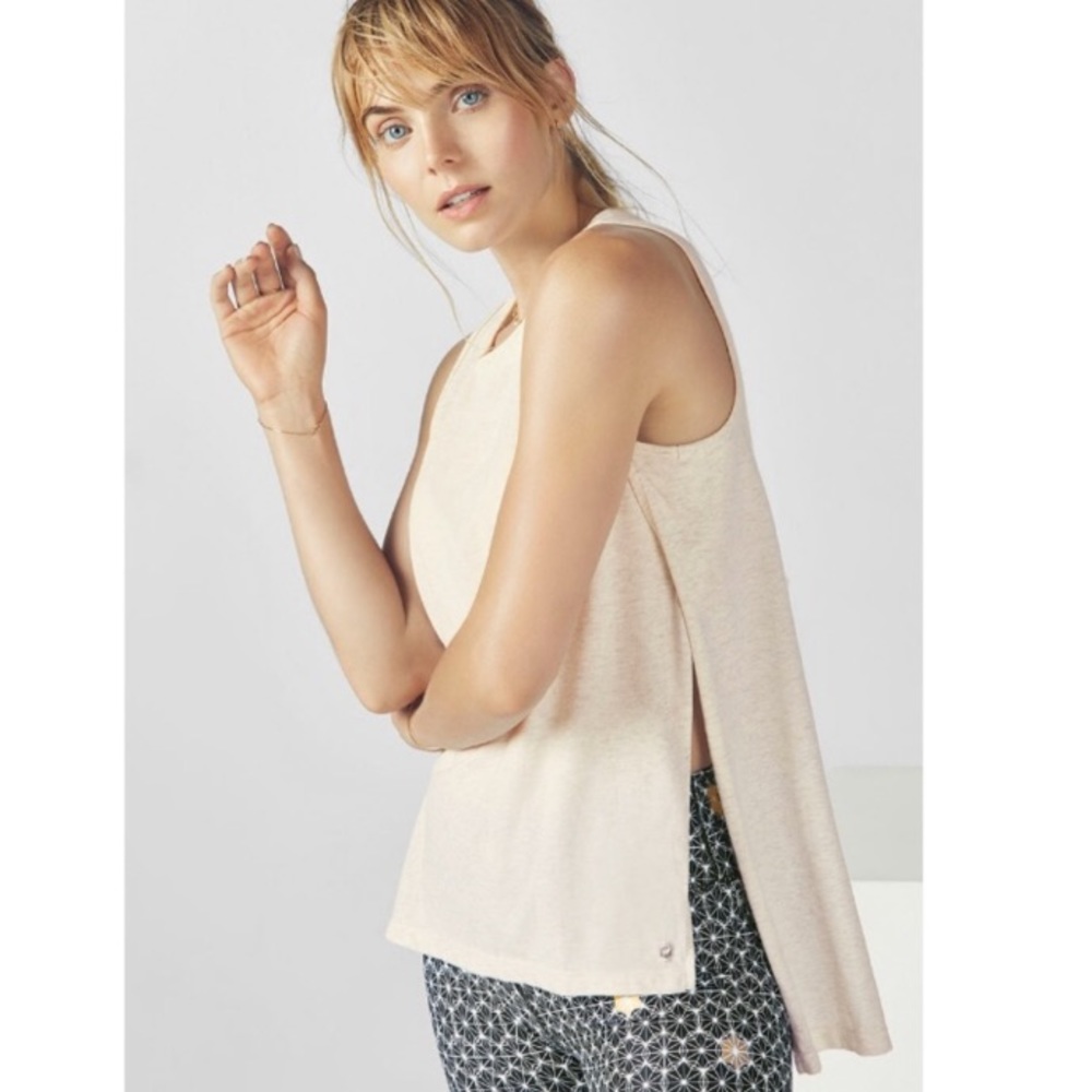 🌿HOST PICK🌿 Fabletics Side Slit Tank